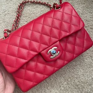 Authentic Brand new Chanel 22s True red small classic flap
